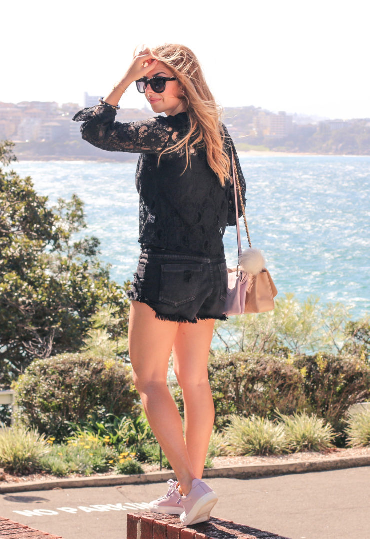 all-black-outfit-chichwish-supre-shorts