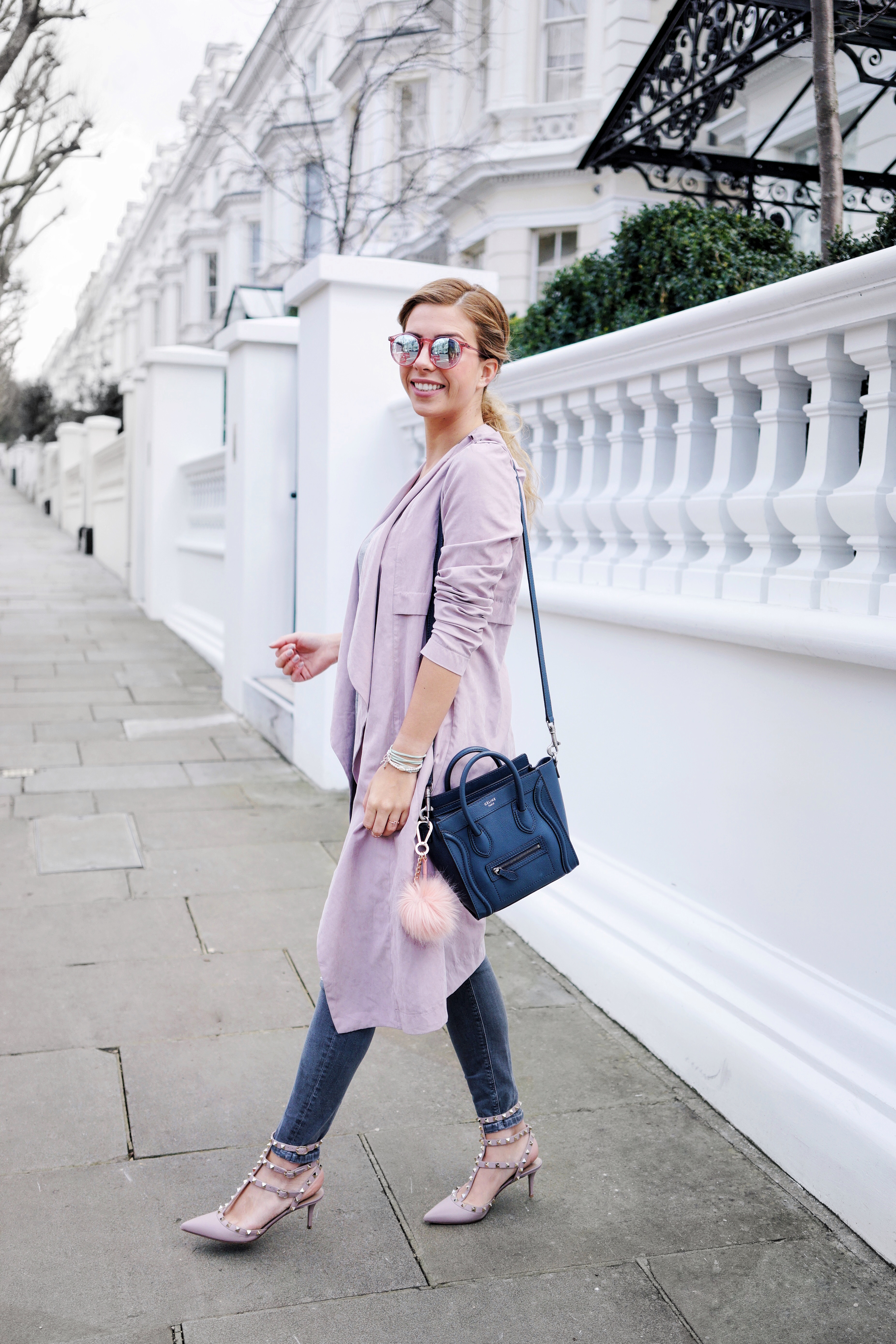 blaue_Celine_Nano_Tasche_rosa_Mantel_missguided_london