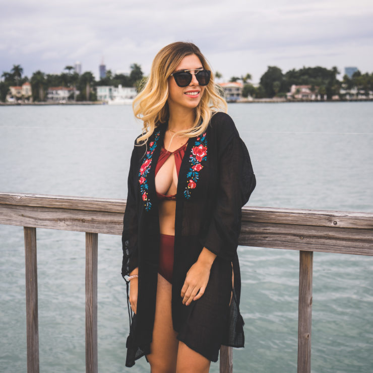 Bikinitop, Bikinihose, Kimono, Sonnenbrille