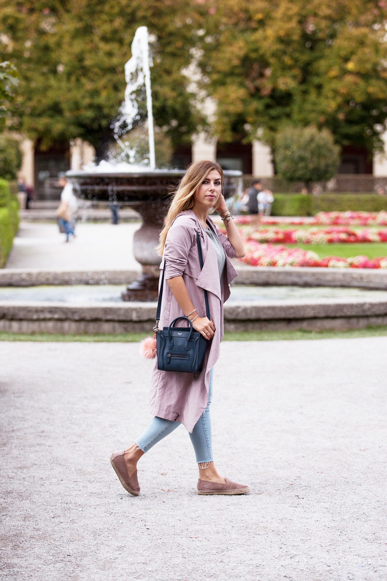 Munich_Hofgarten_Luisa_Lion_German_Blogger_Celine_Edited_Coat