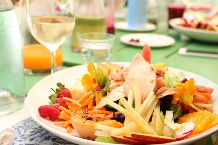gesunder salat mit hähnchen