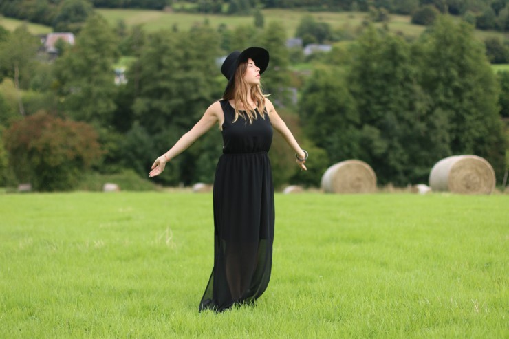 schwarzes sommeroutfit, schicker sommerlook