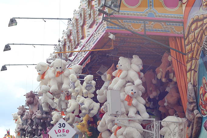 weiße teddys kirmes