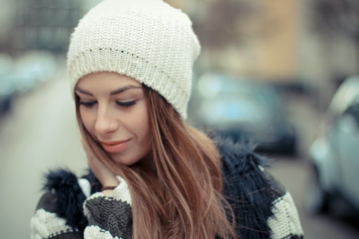 weiße beanie mütze gestrickt