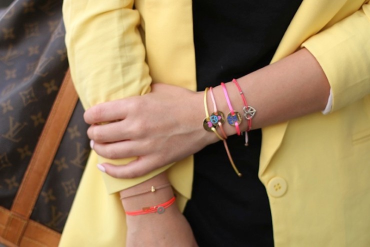 coloured bracelets pavori