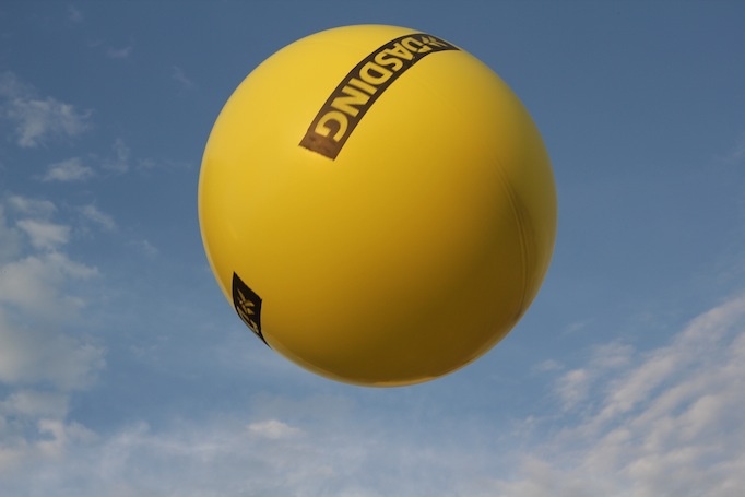 das ding ballon gelb