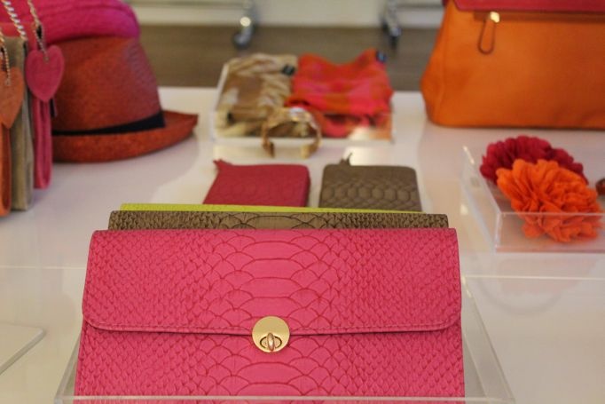 pink clutch hallhuber