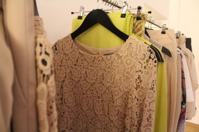geflochtenes oberteil beige hallhuber