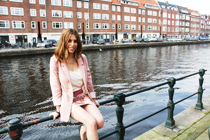 In the Streets of Amsterdam: Outfit-Post