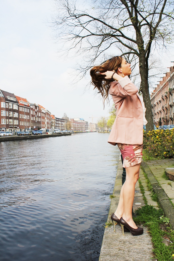 In the Streets of Amsterdam: Outfit-Post