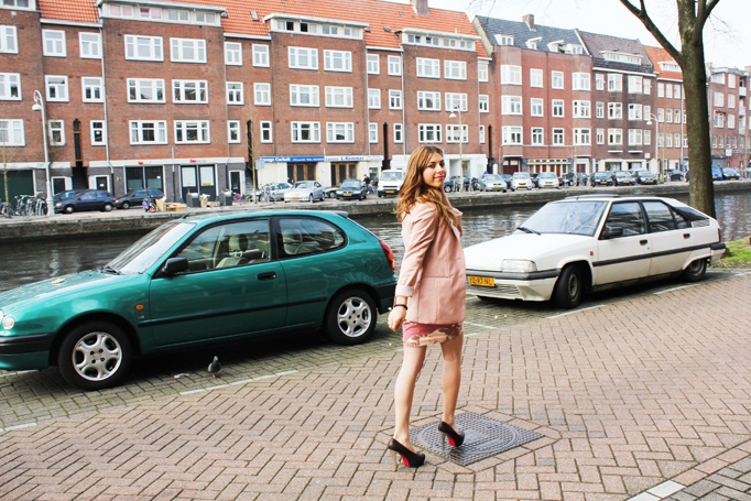 In the Streets of Amsterdam: Outfit-Post