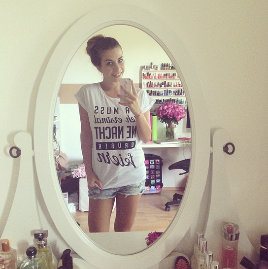 white tshirt print