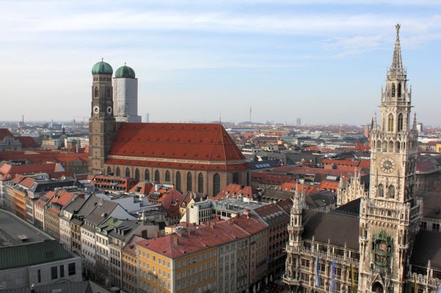 Munich from above, Bayrischer Hof and Tommy Hilfiger Shopping Window with real Models