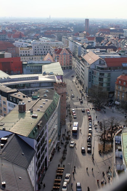 Munich from above, Bayrischer Hof and Tommy Hilfiger Shopping Window with real Models
