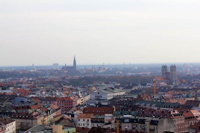 Munich from above, Bayrischer Hof and Tommy Hilfiger Shopping Window with real Models