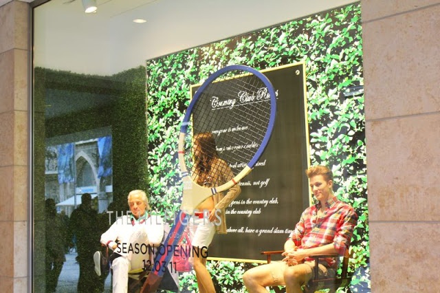 Munich from above, Bayrischer Hof and Tommy Hilfiger Shopping Window with real Models