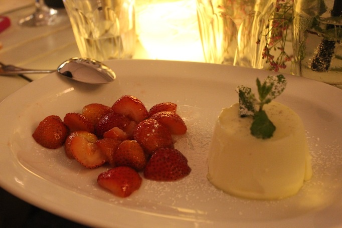 pudding mit erdbeeren