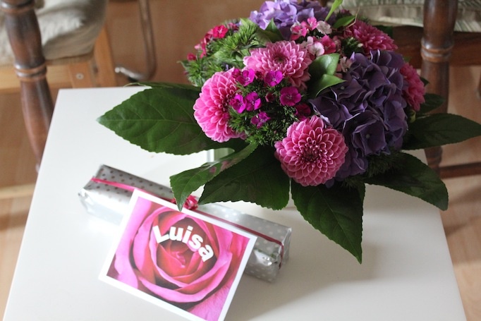 blumenstrauß lila rosa