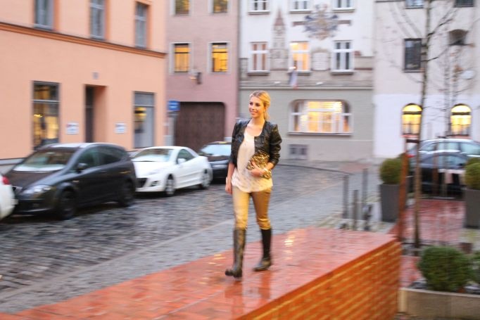 Outfit: It's raining golden glitter