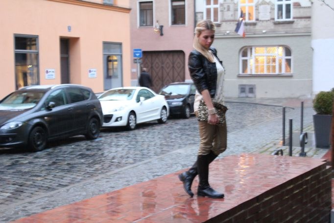 Outfit: It's raining golden glitter