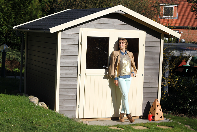 Outfit: minty pants and golden sweater