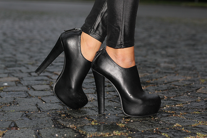 black heels nelly.com