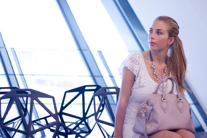 Outfit: White lace and lilac Flowers ( & my new Marc Jacobs bag)