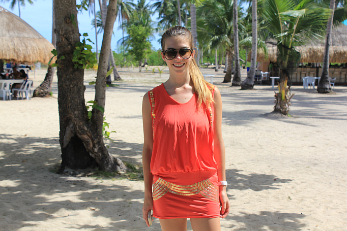 strandkleid rot mit gold