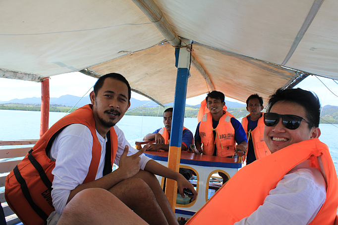 philippines life west boat