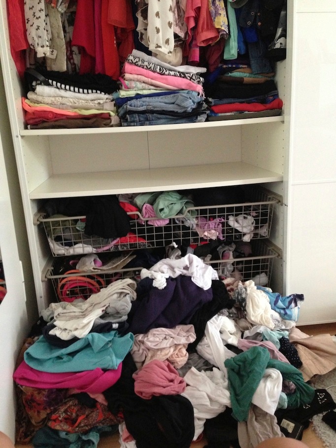 Kleiderschrank aufräumen