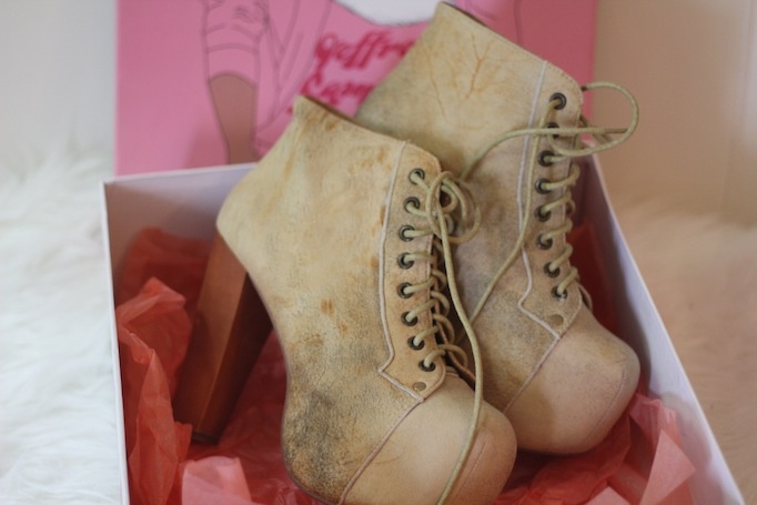 helle plateau heels