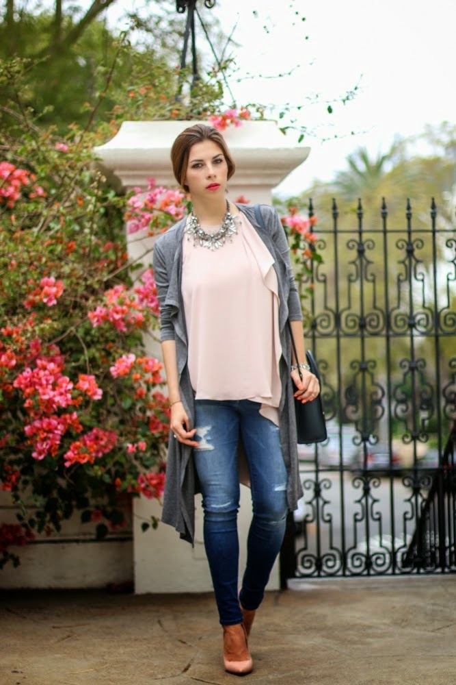 zerrissene jeans und hohe schuhe