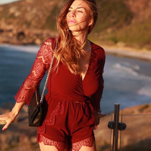 rotes kleid mit spitze