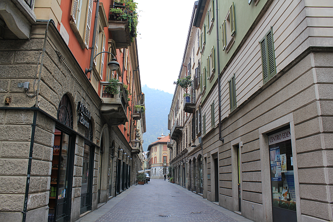 lago di como enge gassen