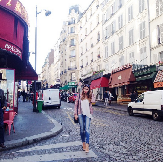 frau in paris