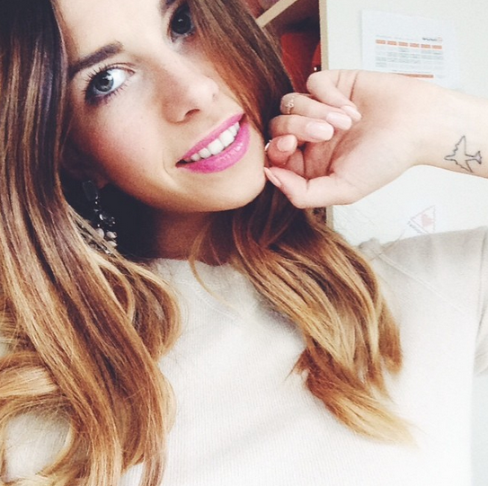 schönes make up und rosa lippenstift