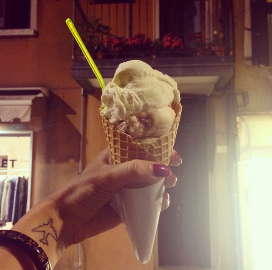 italienisches eis in waffel