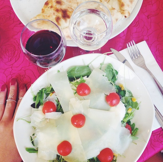 salat in italien mit tomaten und parmesan
