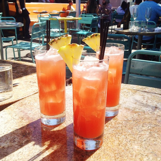 drinks at sunny spot in venice beach