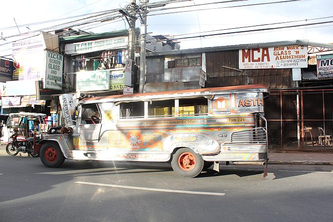 bus in manila