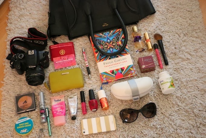 fashionbloggerin tascheninhalt