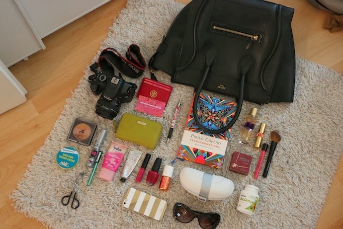 kosmetik in handtasche